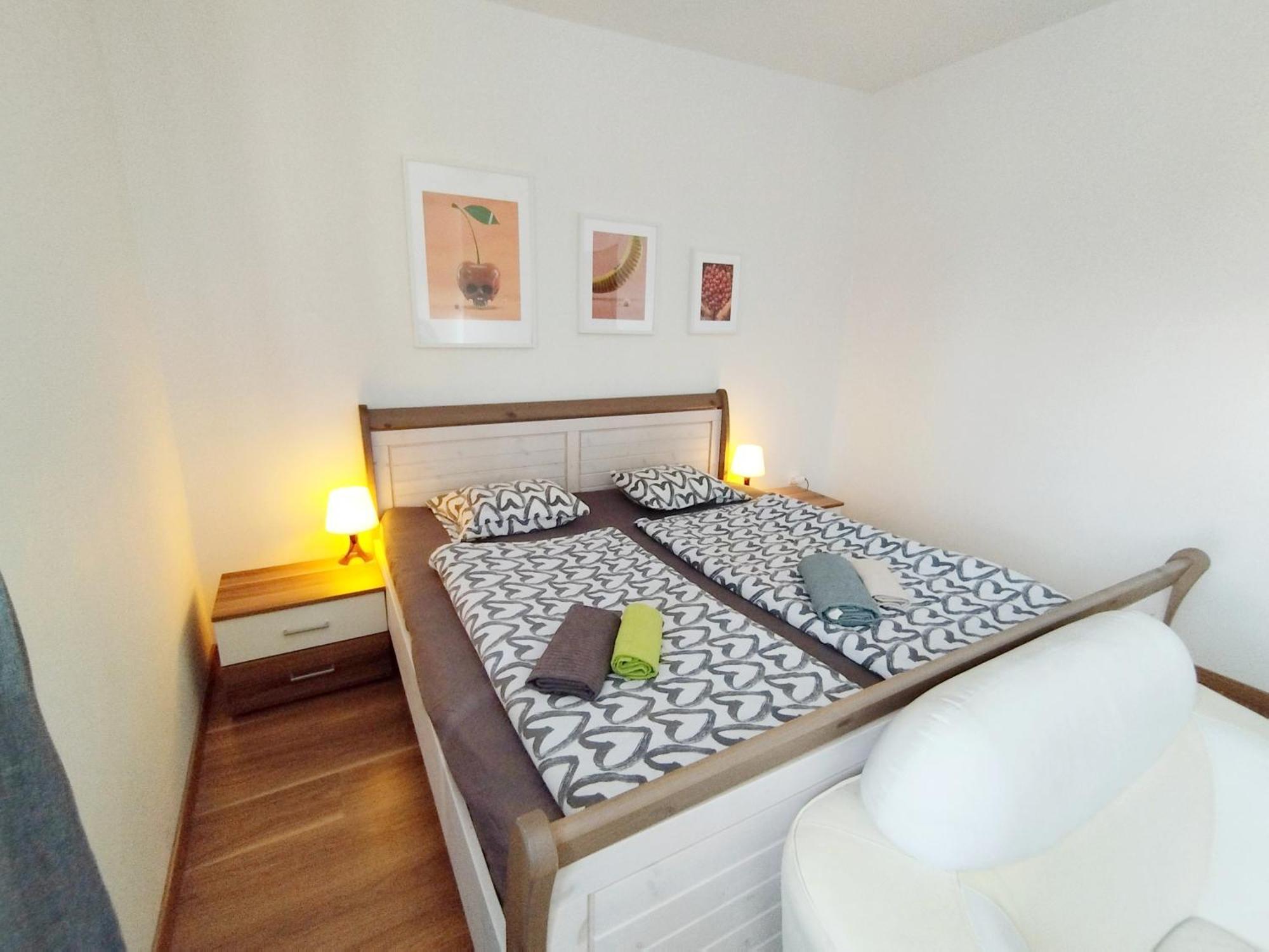 Cozy Rooftop With Balcony Prague Exterior photo